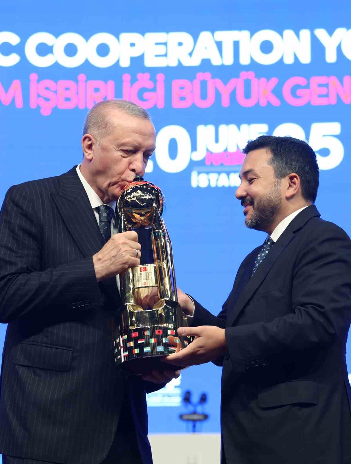 cumhurbaskani-erdogandan-israil-basbakani-netanyahuya-adlarini-hitler-gibi-zalimlerin-yanina-utancla-yazdirdilar