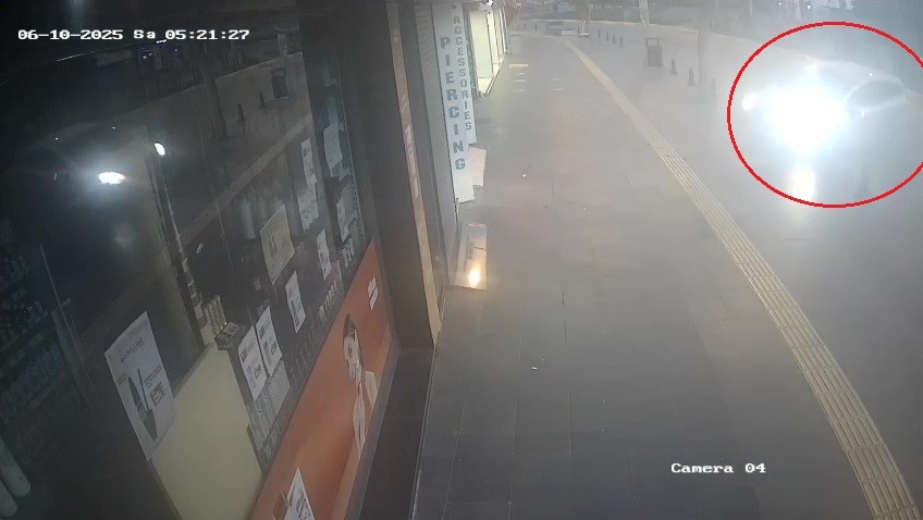 direksiyon-hakimiyetini-kaybeden-surucu-kozmetik-magazasina-girdi