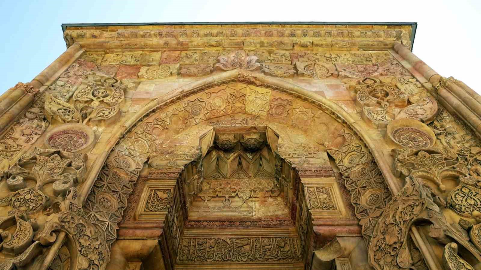 dunyada-esi-benzeri-yok-dilleri-kisir-kalemleri-kirik-birakiyor