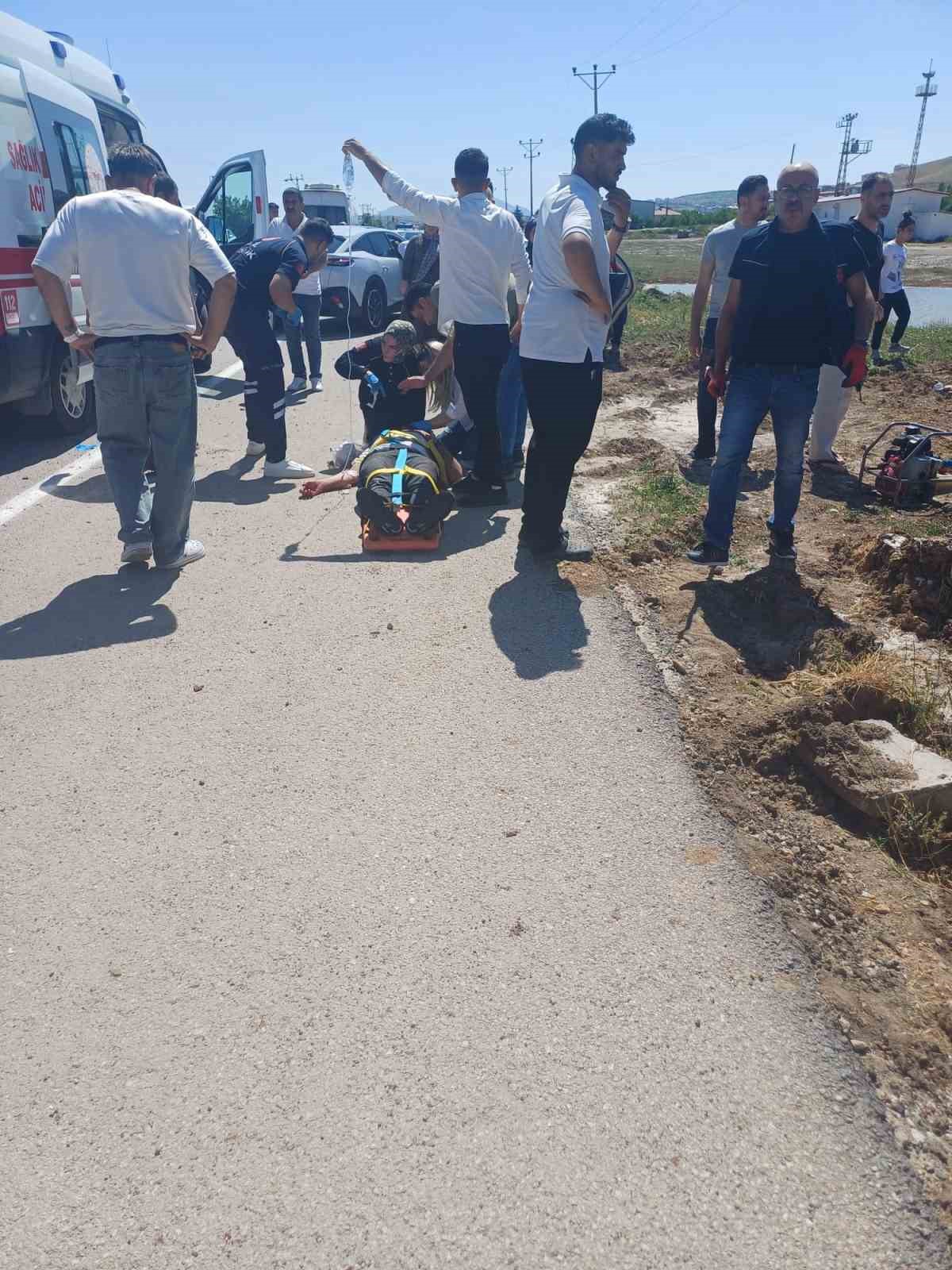 elazigda-otomobil-sarampole-uctu-4-yarali