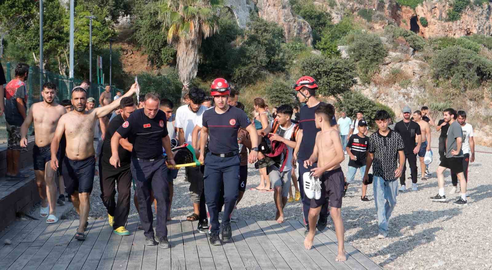falezlerden-olumune-atlayis-denemesi-hastanede-bitti-18-yasindaki-genc-agir-yaralandi
