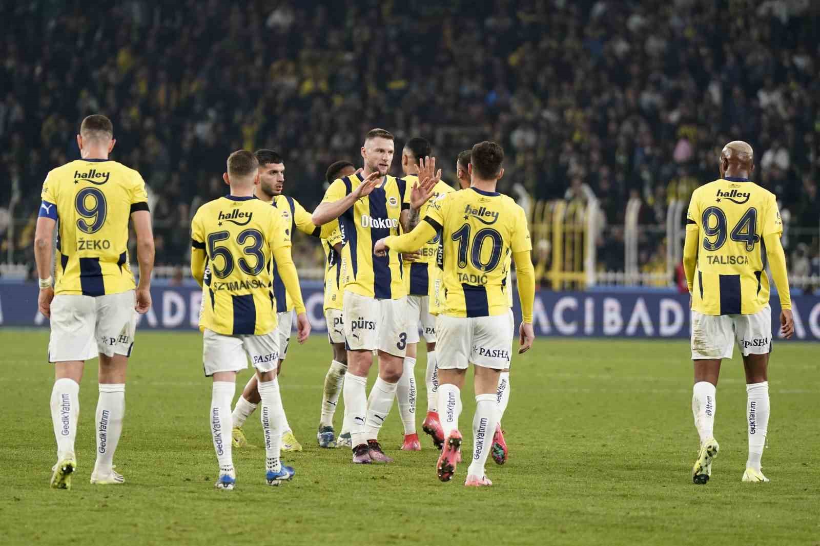 fenerbahce-jose-mourinho-ile-de-basariyi-yakalayamadi