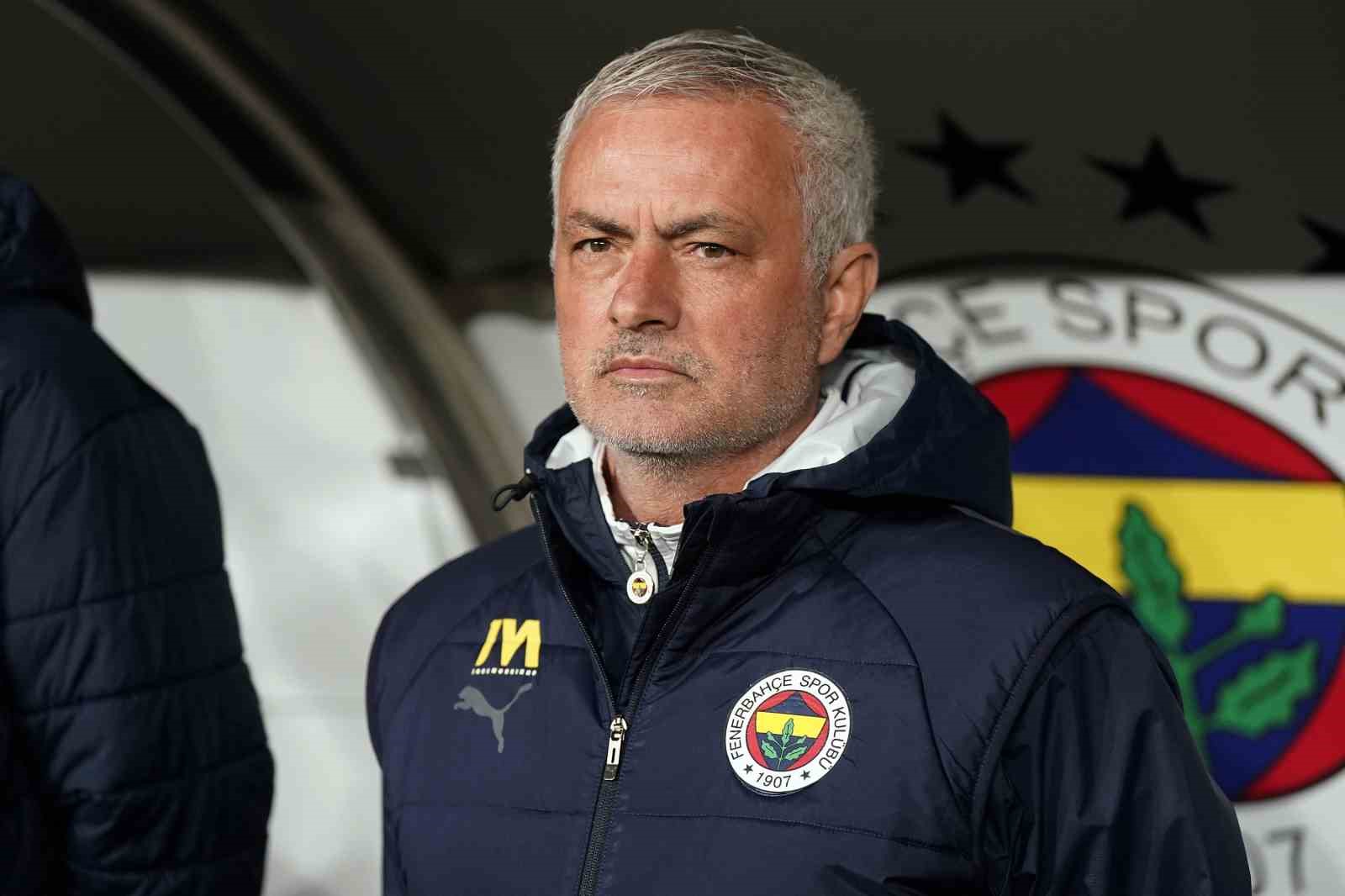 fenerbahce-jose-mourinho-ile-de-basariyi-yakalayamadi
