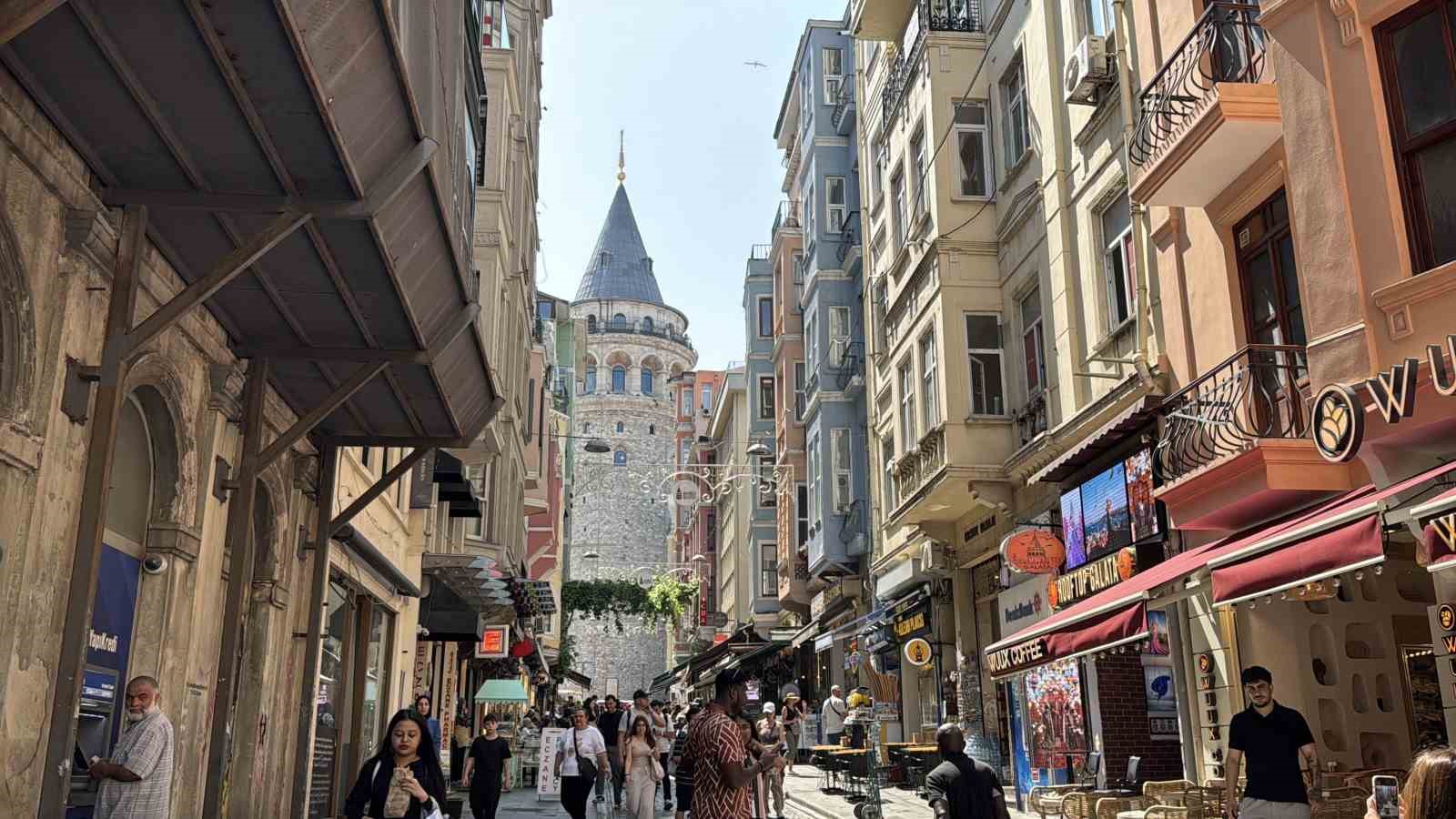 galata-kulesinden-dusen-22-yasindaki-genc-hayatini-kaybetti