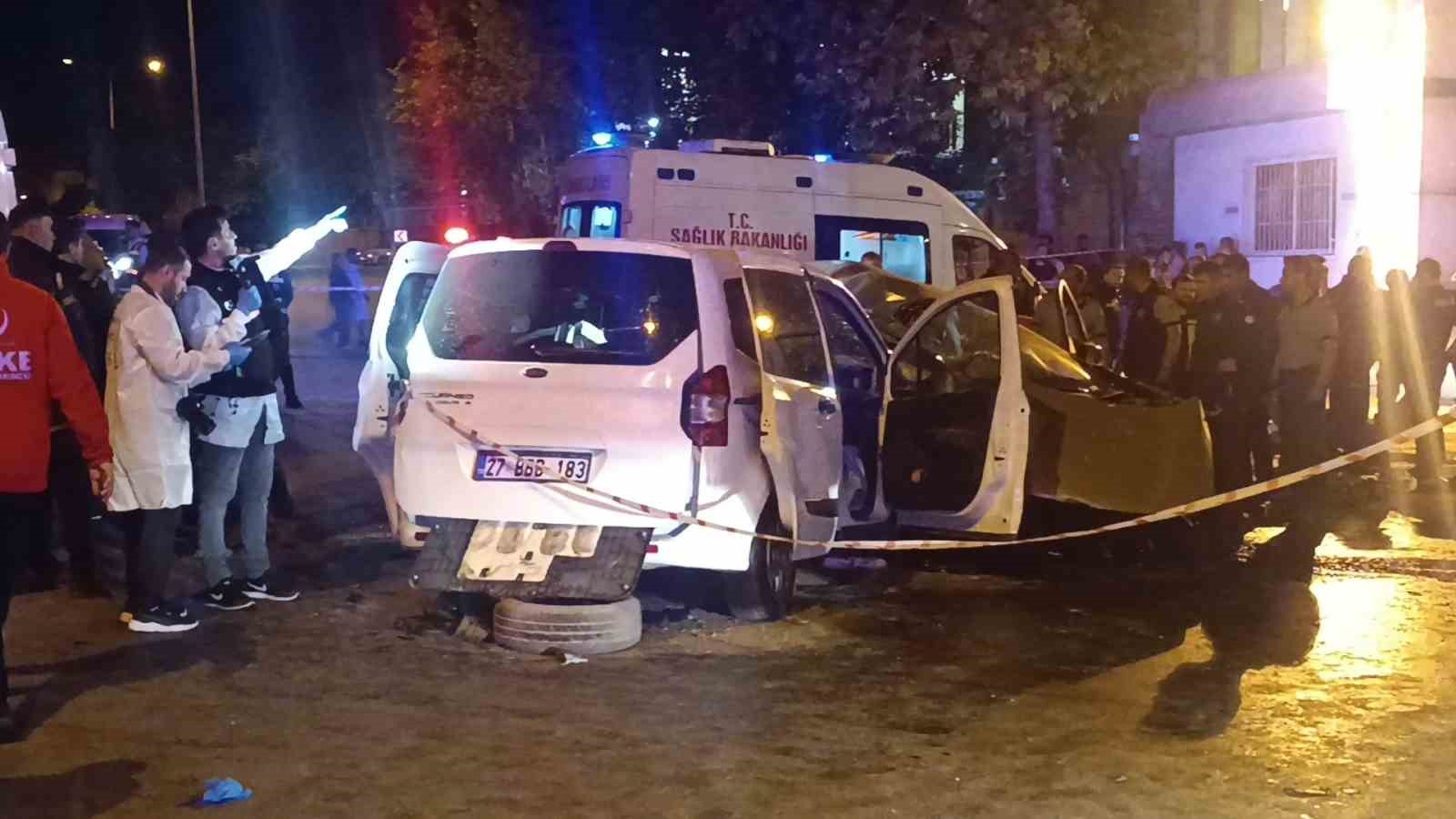 gaziantepte-iki-arac-kafa-kafaya-carpisti-5-olu-2-yarali