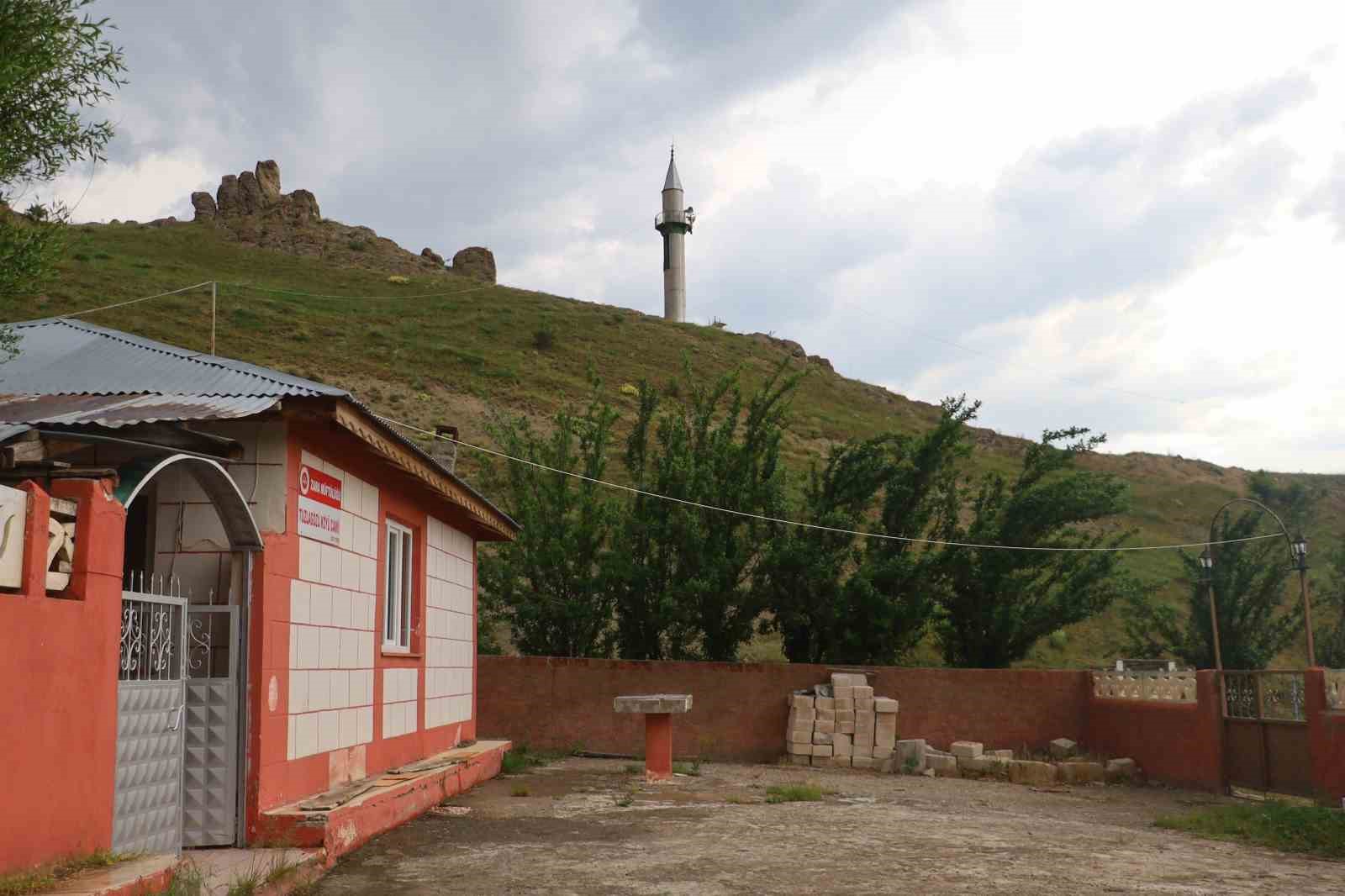 gorenler-donup-bir-kez-daha-bakiyor-minareyi-bulan-camiyi-bulamiyor
