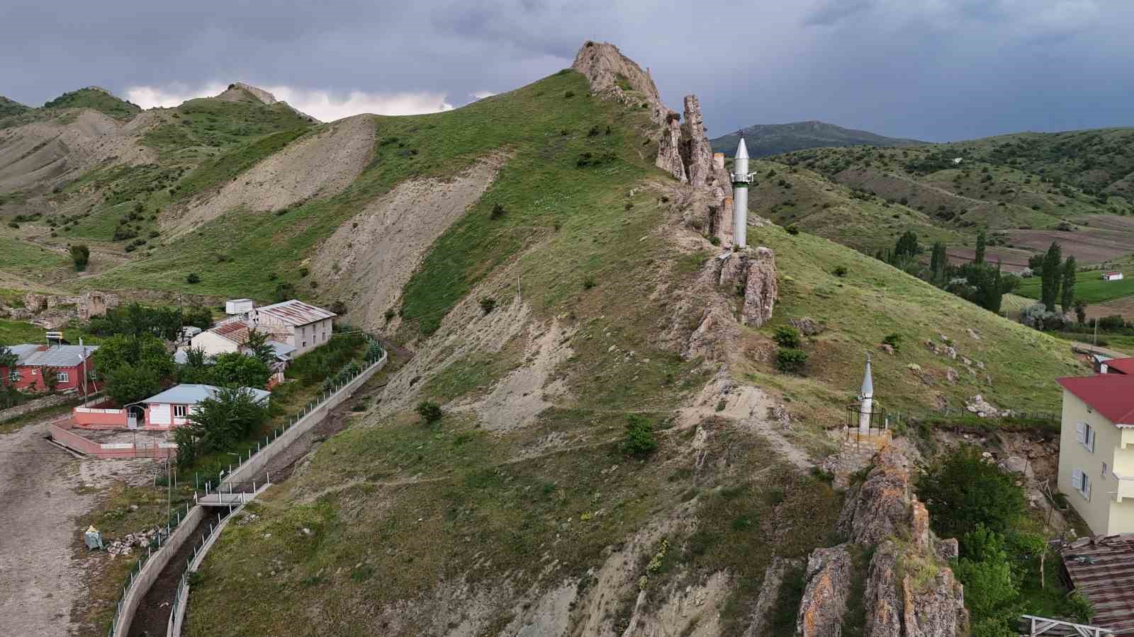 gorenler-donup-bir-kez-daha-bakiyor-minareyi-bulan-camiyi-bulamiyor