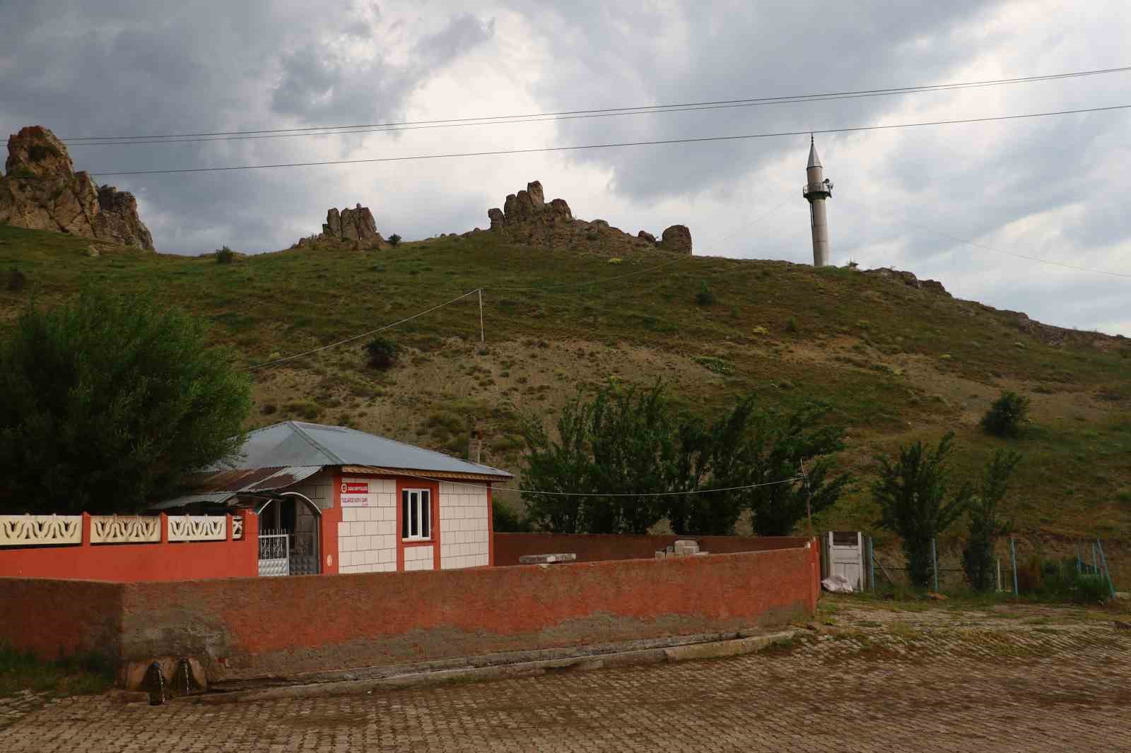 gorenler-donup-bir-kez-daha-bakiyor-minareyi-bulan-camiyi-bulamiyor