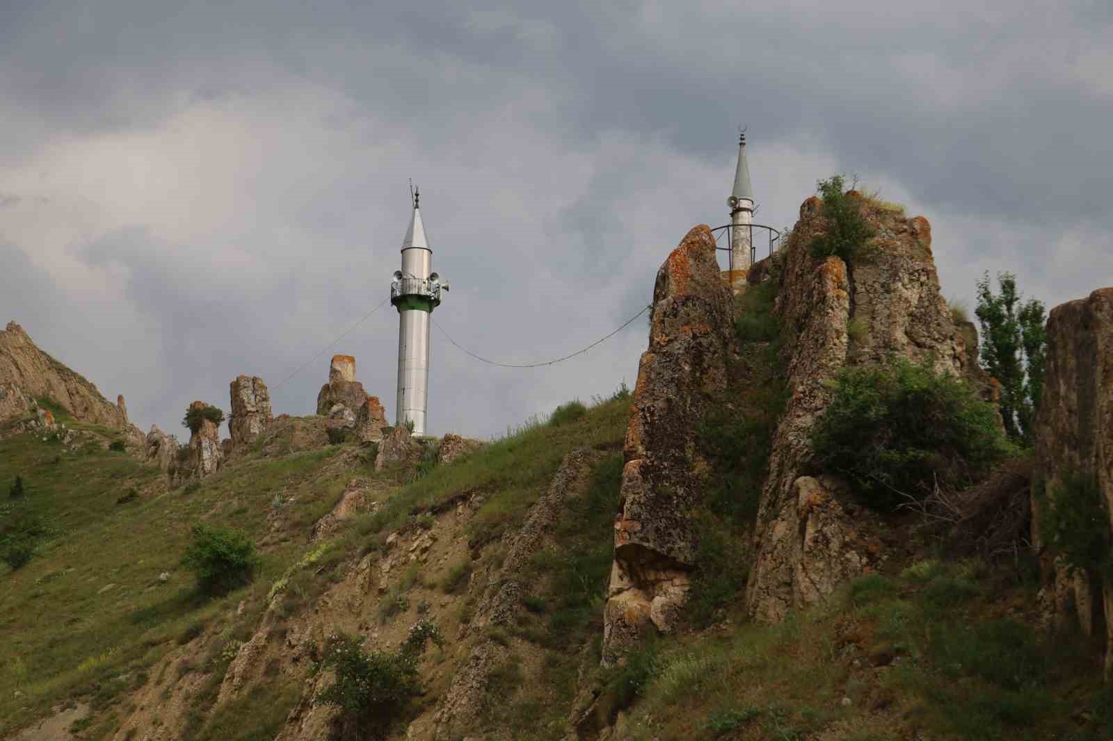 gorenler-donup-bir-kez-daha-bakiyor-minareyi-bulan-camiyi-bulamiyor