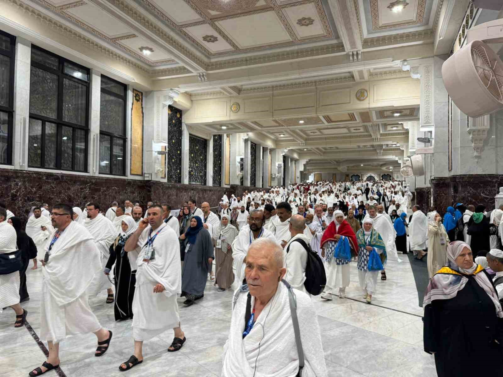 haci-adaylarinin-hepsi-mubarek-topraklara-geldi