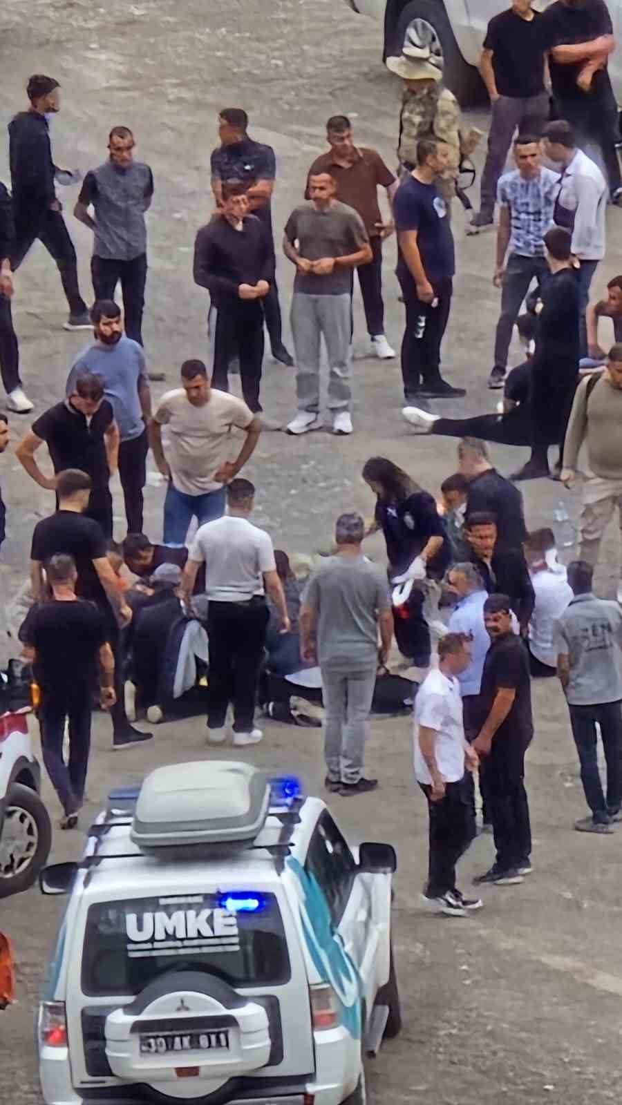 hakkaride-midibus-devrildi-6-asker-yaralandi