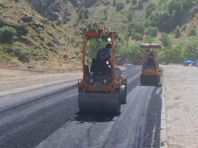 her-yil-on-binlerce-aracin-kullandigi-yolda-calisma