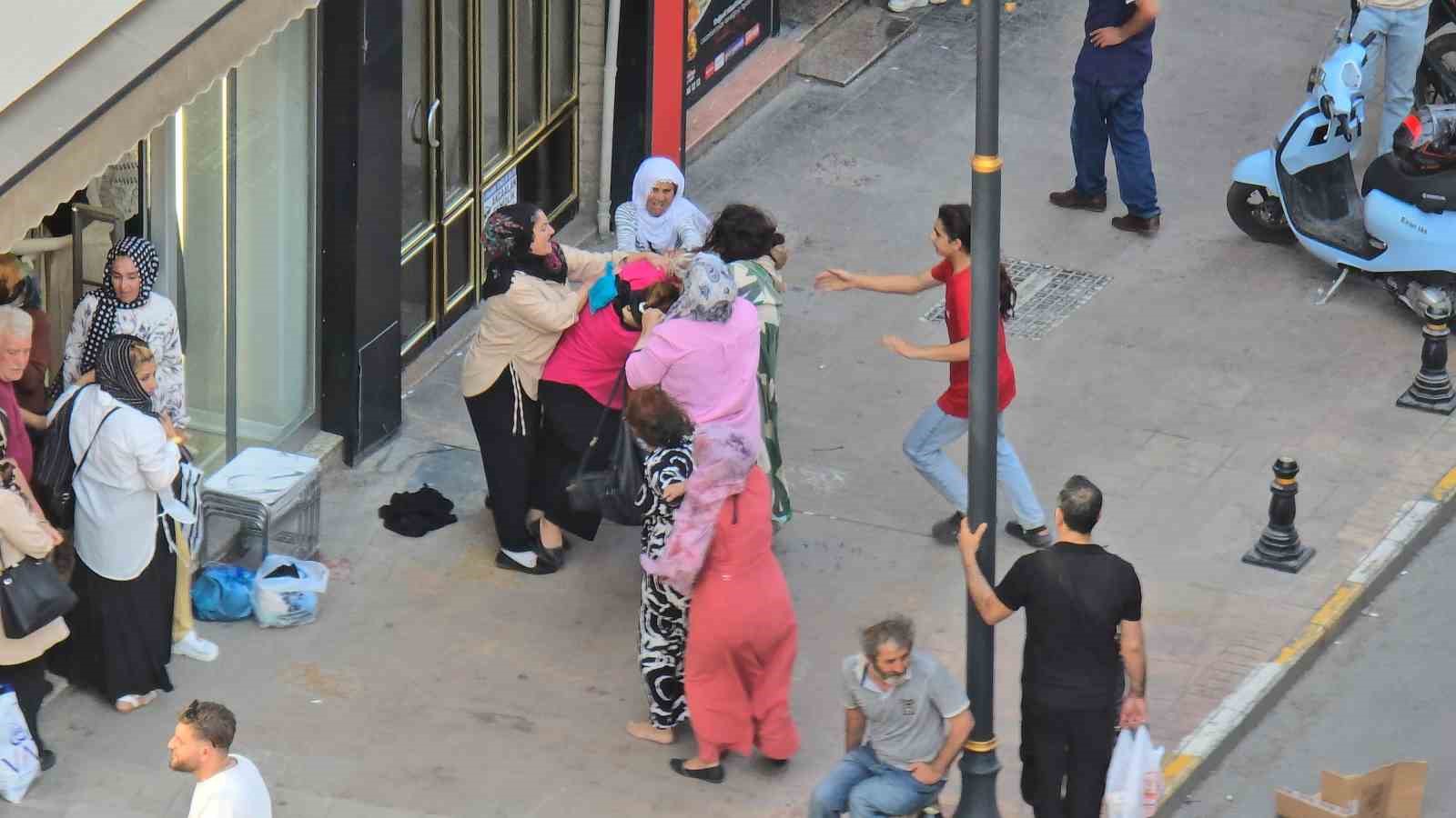 karabukte-kadinlarin-sac-saca-kavgasi-kamerada