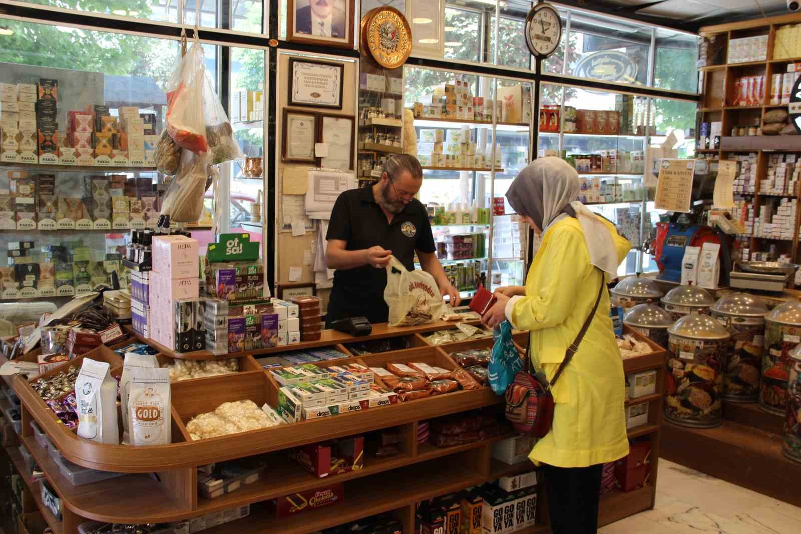 kene-kabusuna-karsi-dogal-kalkan-vatandaslar-aromatik-yaglarla-korunmaya-calisiyor