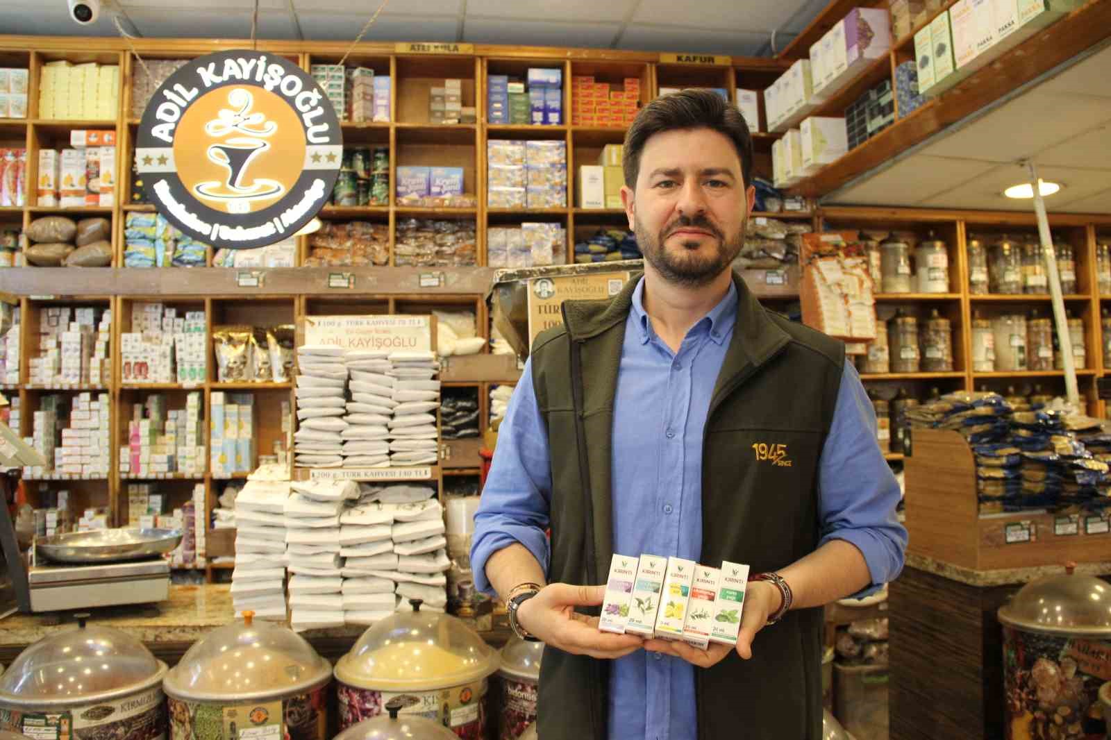 kene-kabusuna-karsi-dogal-kalkan-vatandaslar-aromatik-yaglarla-korunmaya-calisiyor