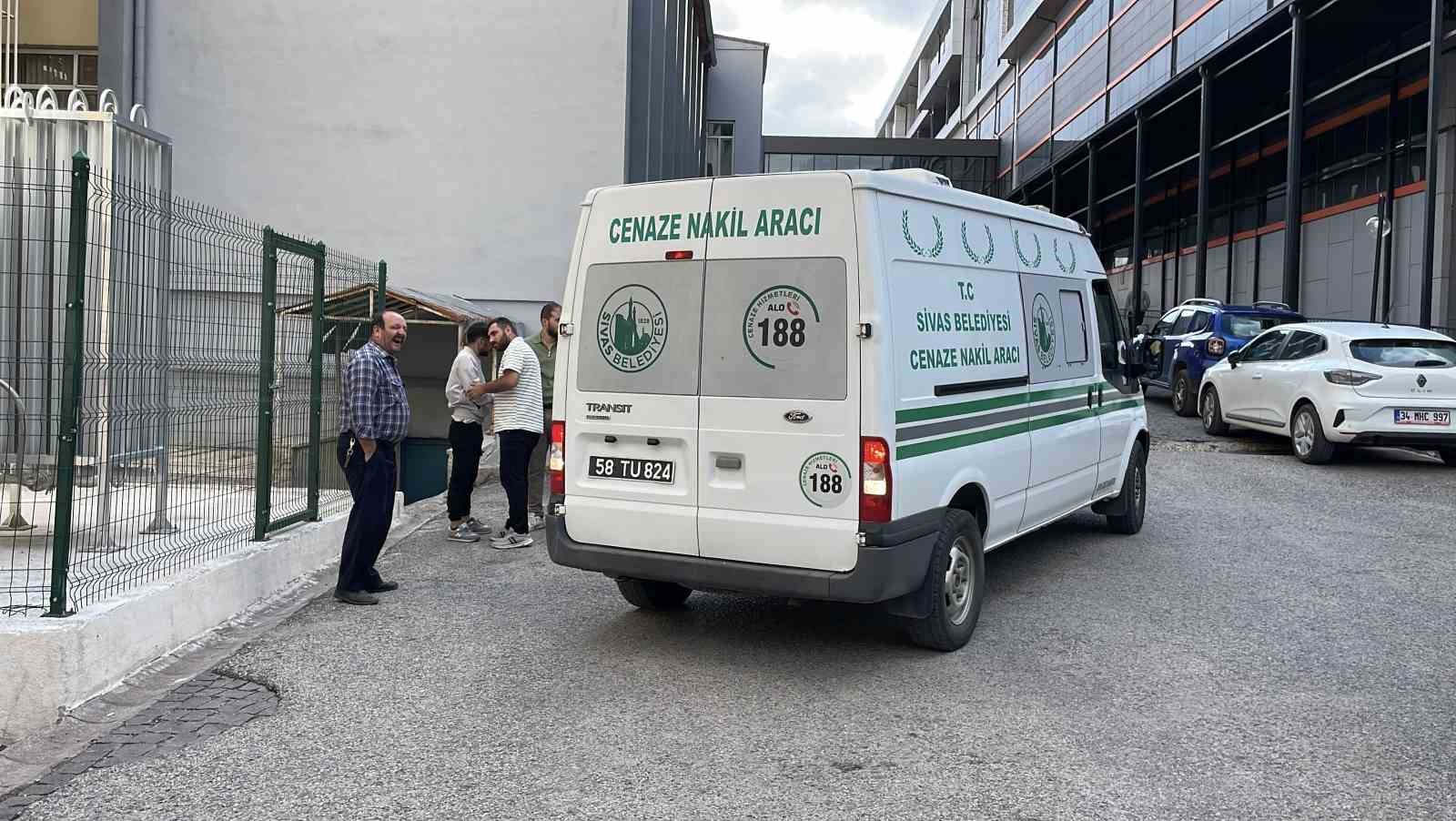kenenin-yapistigi-yasli-kadin-oldu-kentte-olu-sayisi-8e-ulasti