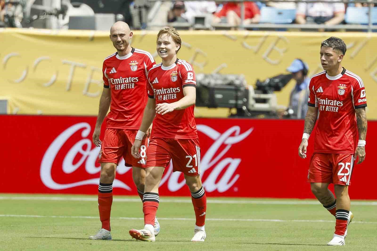 kerem-ve-orkunlu-benfica-kulupler-dunya-kupasinda-son-16ya-yukseldi