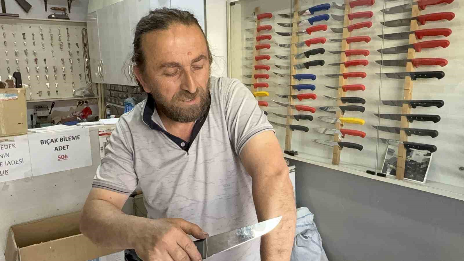 kurban-en-rahat-celik-bicakla-kesiliyor