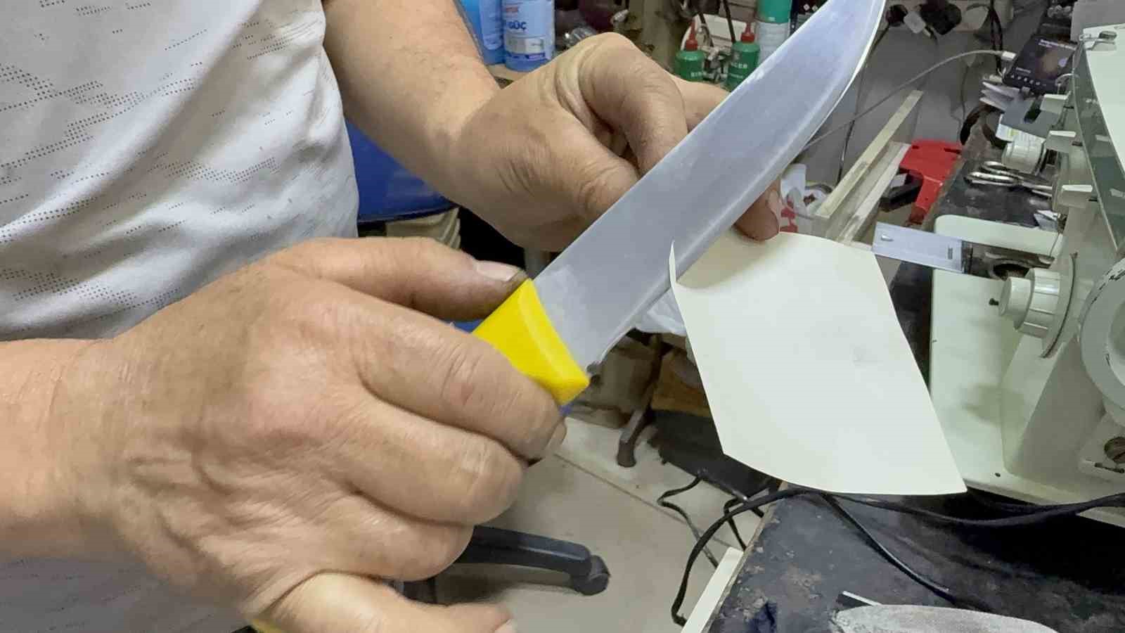 kurban-en-rahat-celik-bicakla-kesiliyor