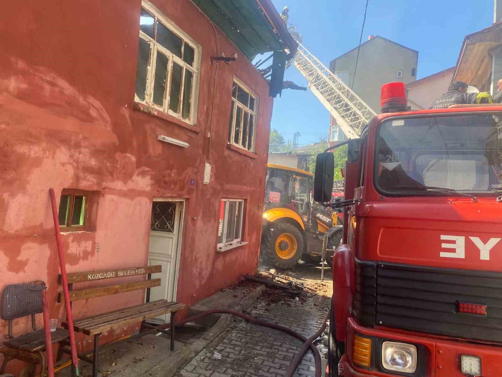 ocaktan-sicrayan-kivilcimlar-5-evi-yakti