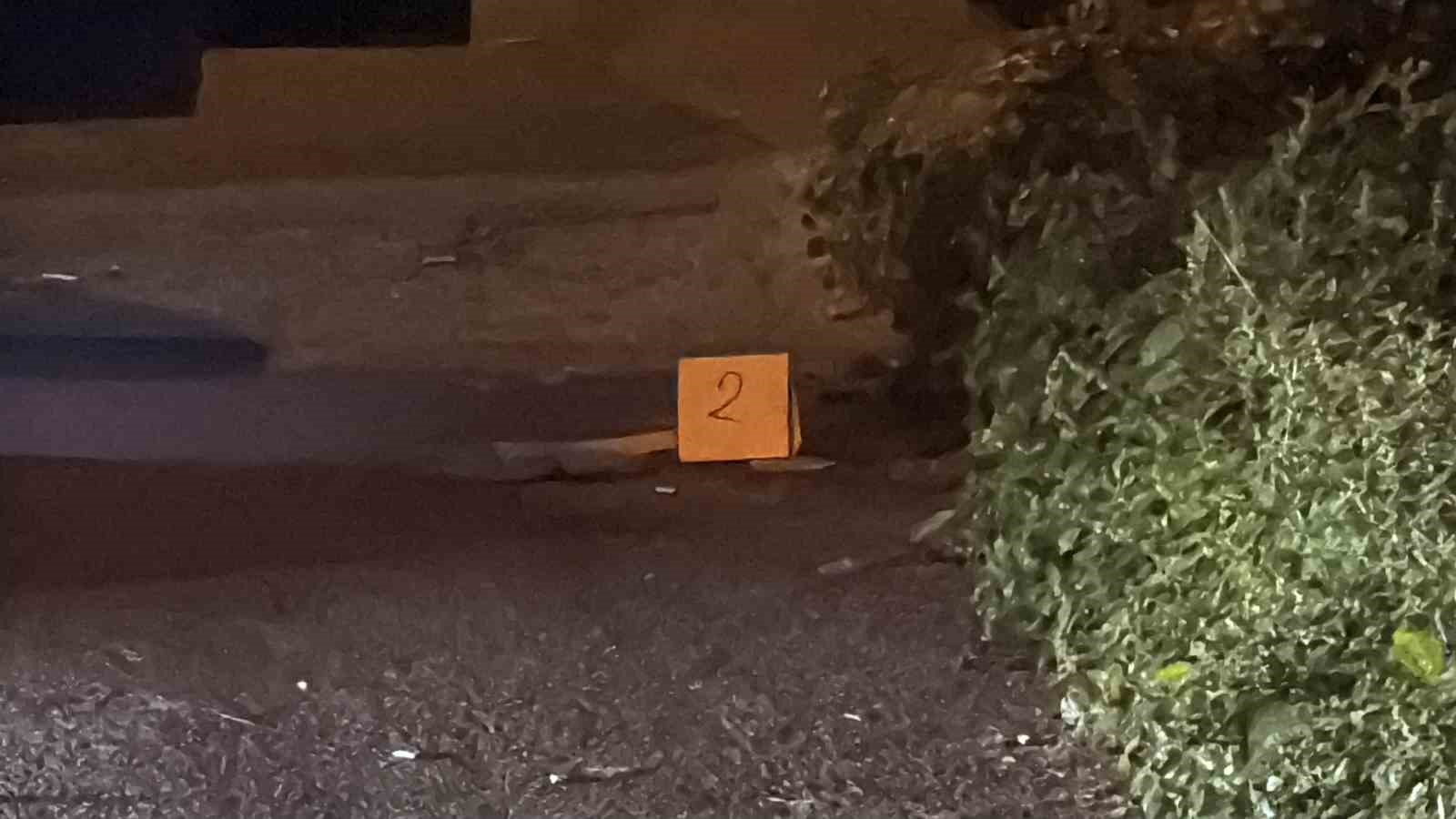 otomobil-surucusu-yaninda-oturan-sahis-tarafindan-silahla-olduruldu