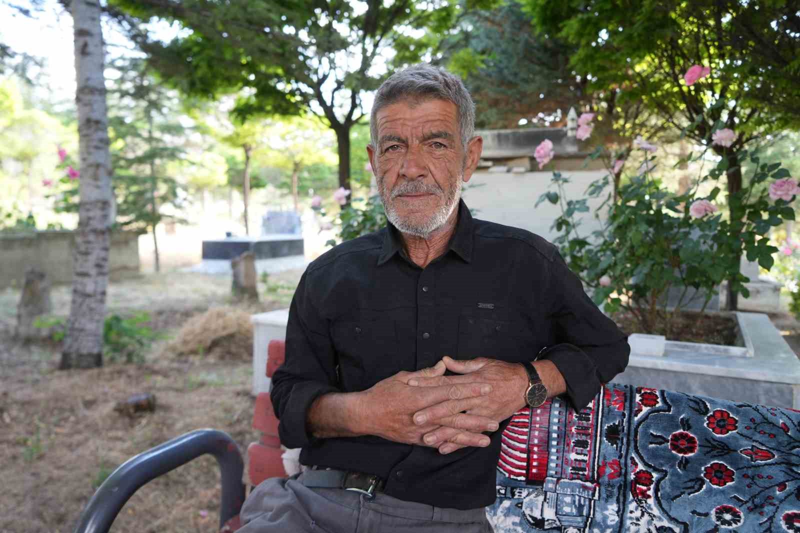 ruyayla-basladi-hayatinin-gorevi-oldu-19-yildir-karsiliksiz-mezarlik-bakimi-yapiyor