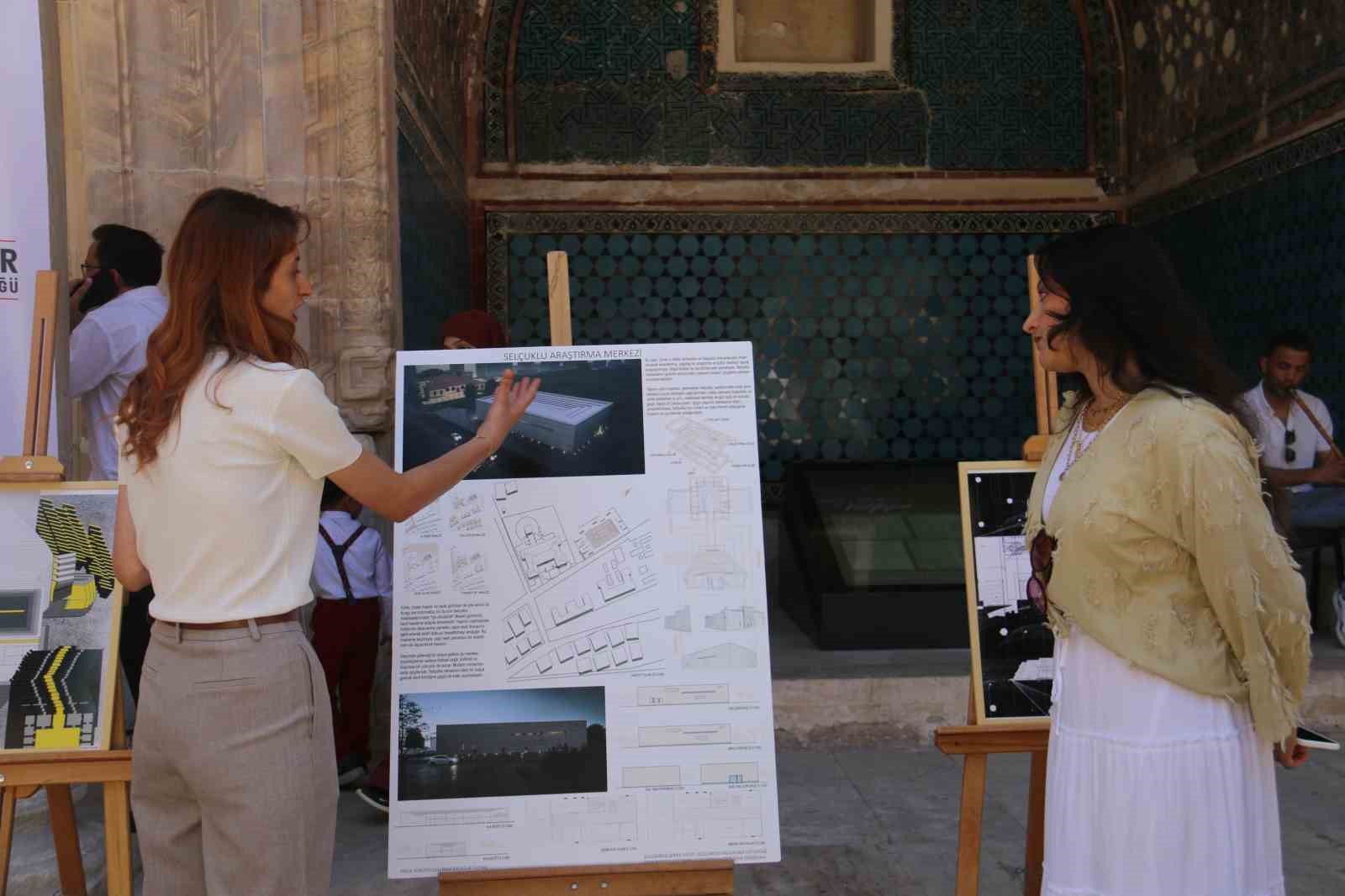 selcuklu-mimarisi-nasil-okunur-sergisi-selcuklu-mirasi-gok-medresede-acildi