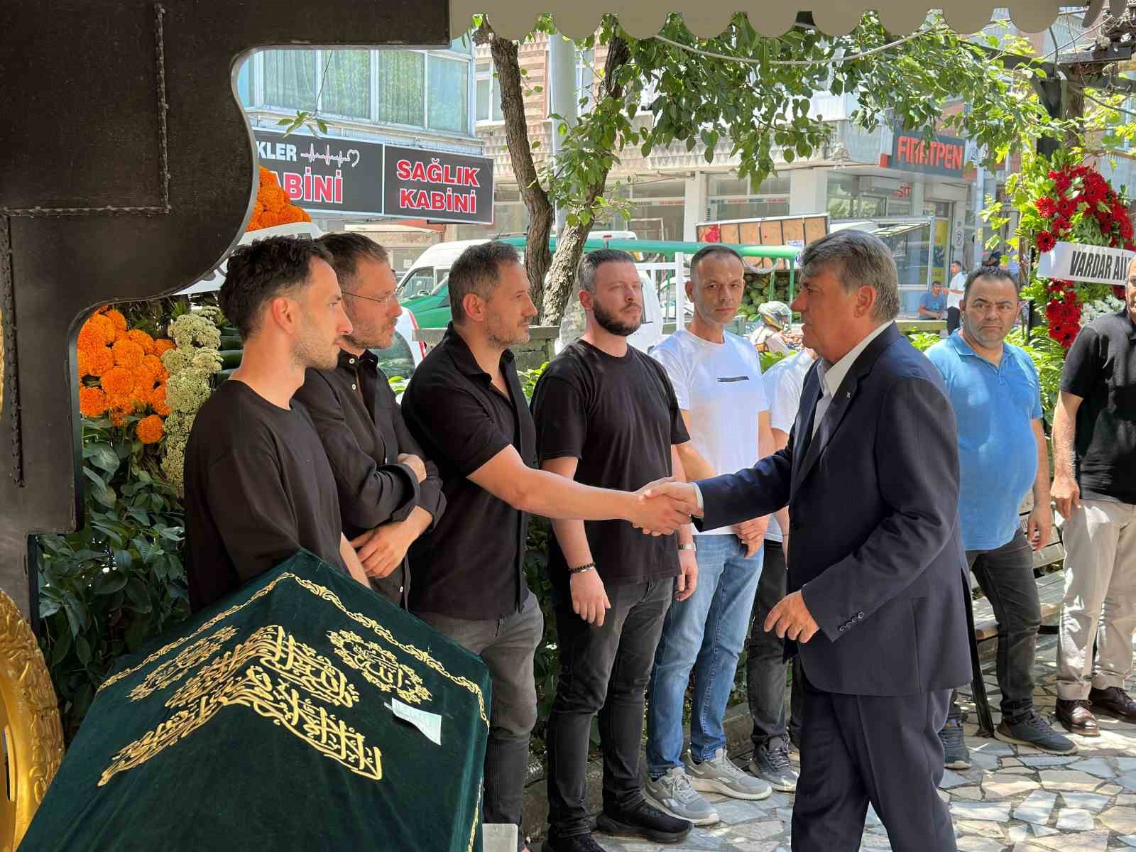 serdar-topraktepenin-agabeyi-ayhan-topraktepe-son-yolculuguna-ugurlandi
