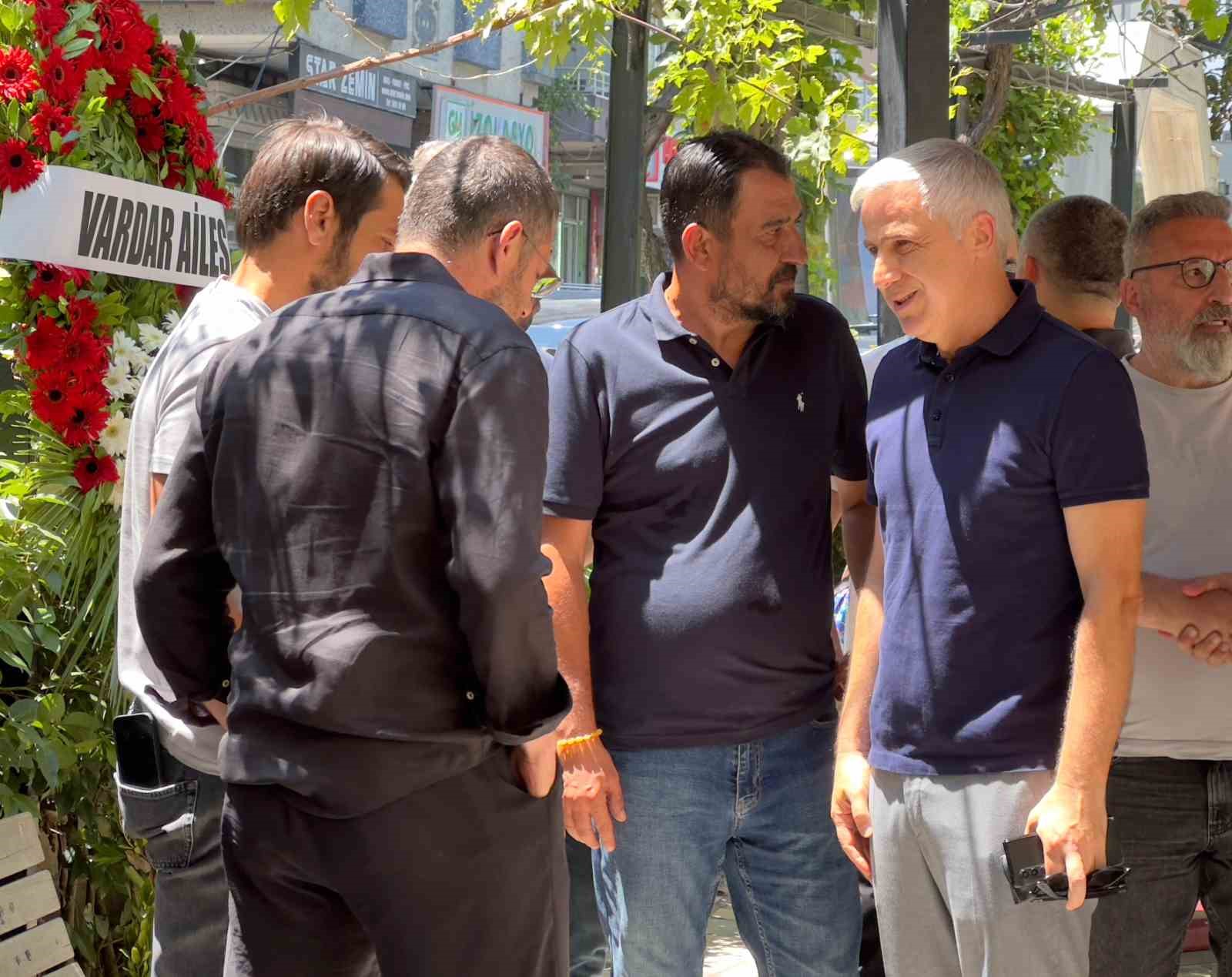 serdar-topraktepenin-agabeyi-ayhan-topraktepe-son-yolculuguna-ugurlandi