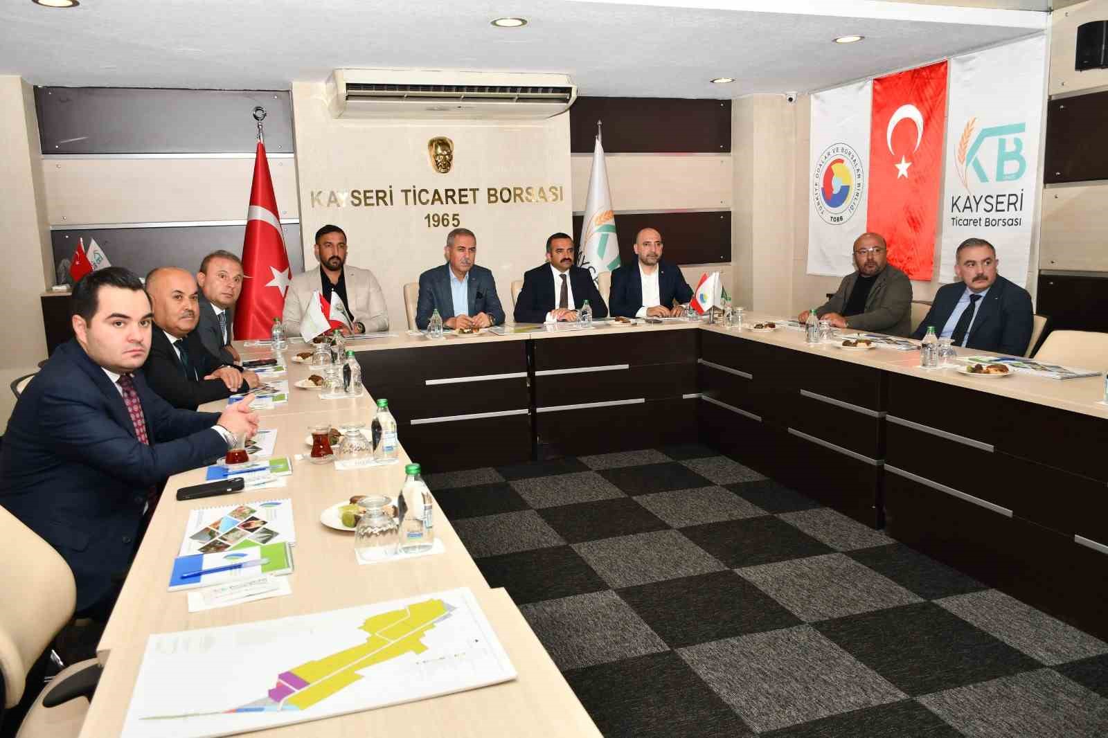 sivas-heyeti-turkiyenin-yeni-nesil-tarim-modelini-yerinde-inceledi