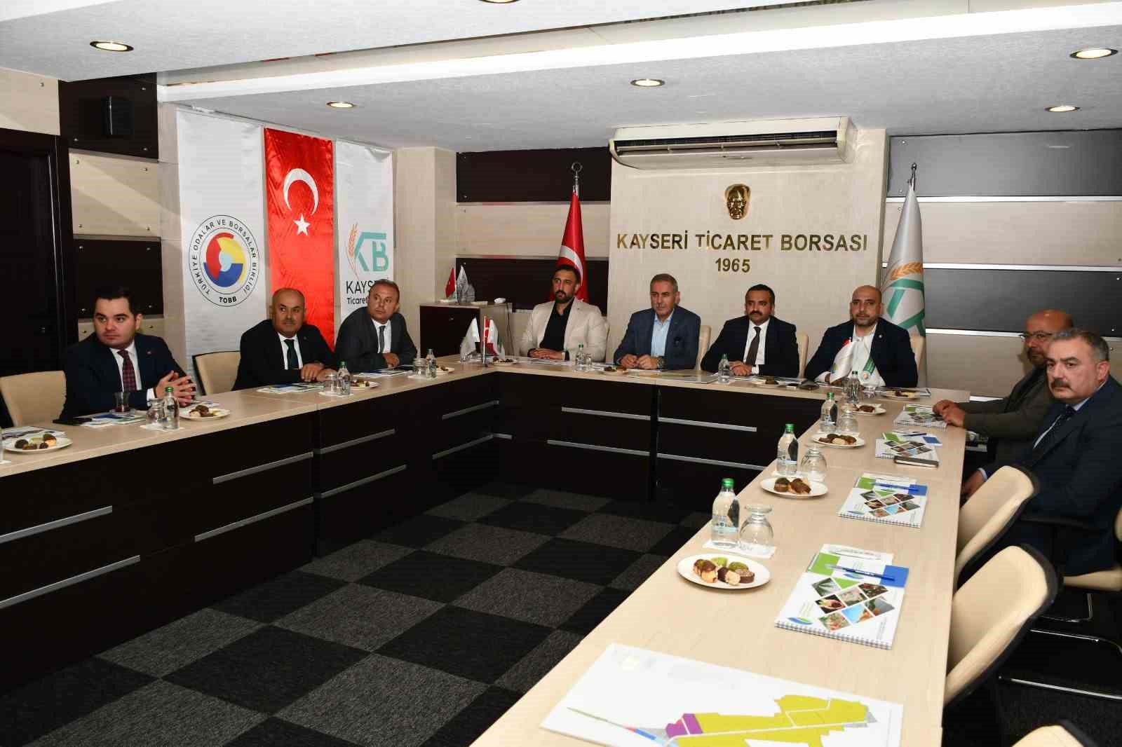 sivas-heyeti-turkiyenin-yeni-nesil-tarim-modelini-yerinde-inceledi