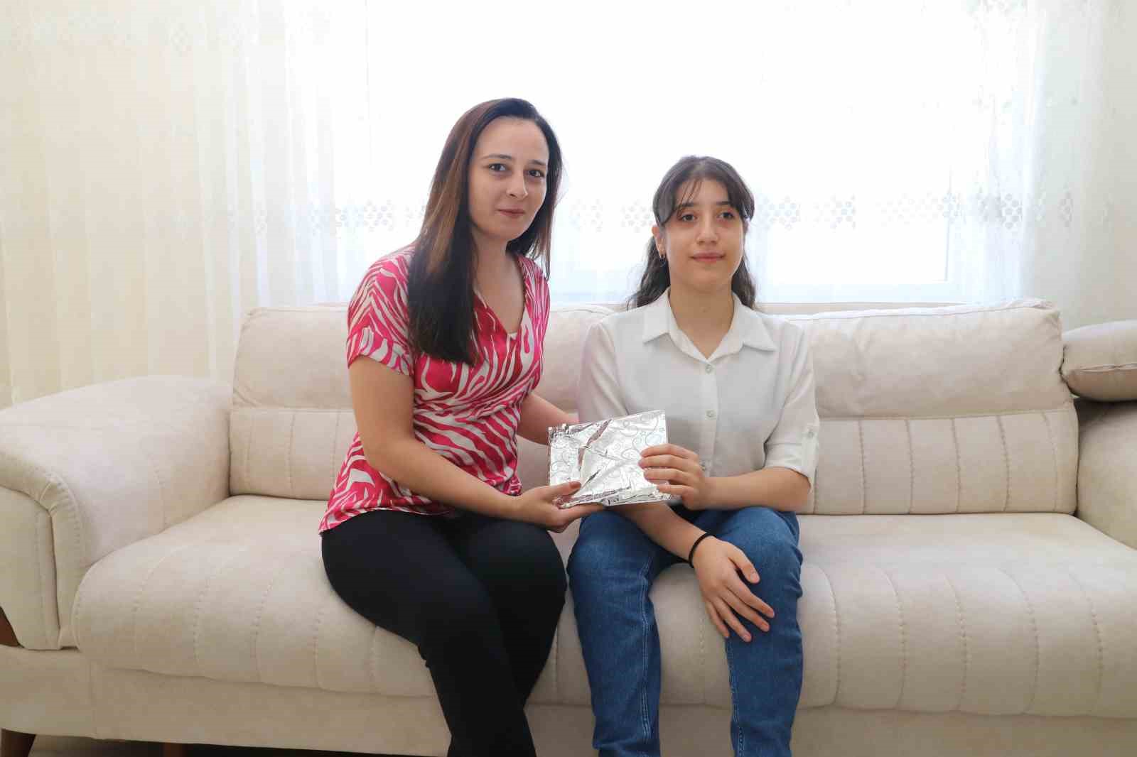 sivasta-evde-egitim-alan-ogrencilere-ozel-karne-ziyareti