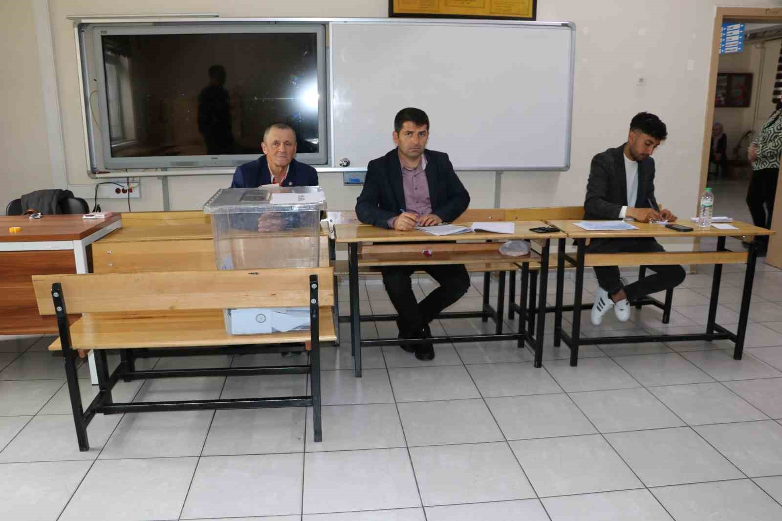 sivasta-muhtarlik-icin-yeniden-sandiga-gidildi
