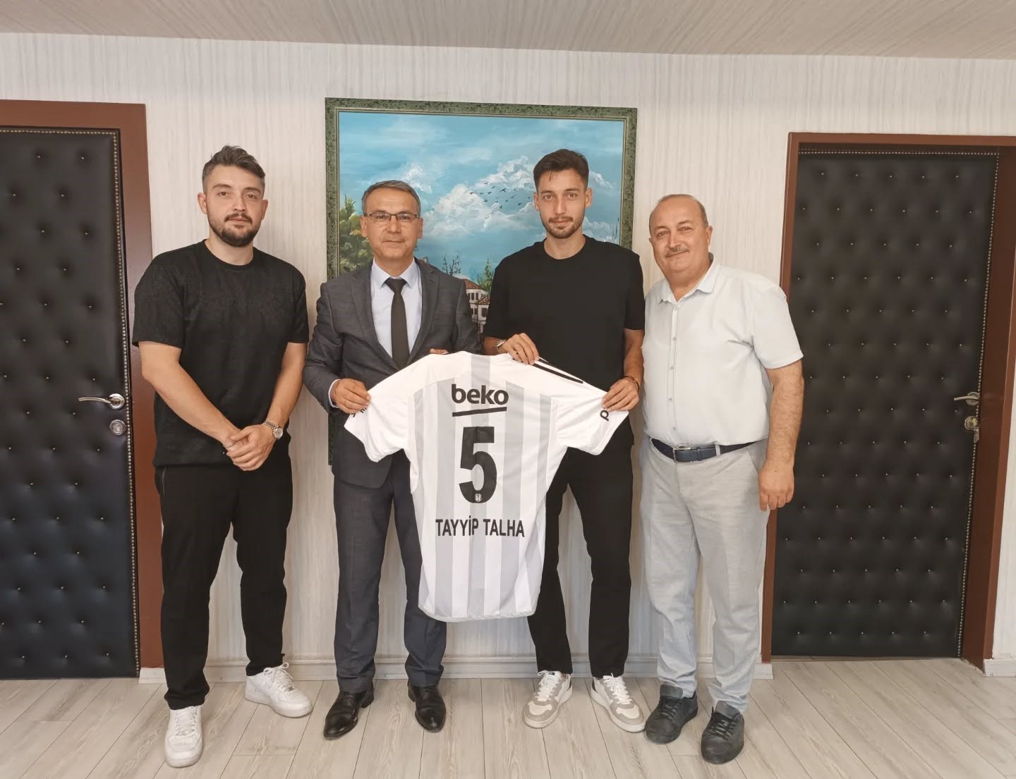tayyip-talha-sanuctan-lise-ogretmenine-besiktas-formasi