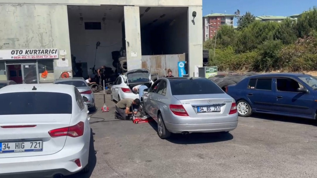 temde-yol-calismasi-tuzaga-dondu-onlarca-surucu-solugu-lastikcide-aldi