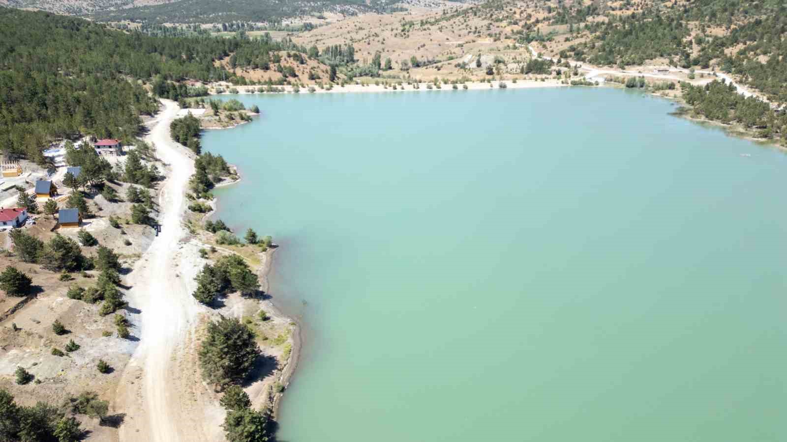 tokat-sivas-arasindaki-golet-yesilin-her-tonu-ile-ziyaretcilerini-bekliyor