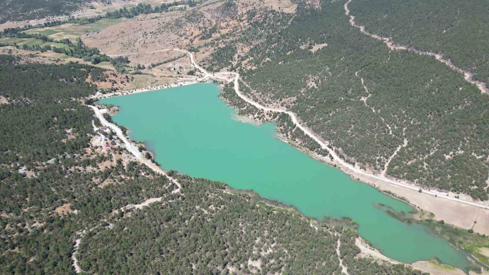 tokat-sivas-arasindaki-golet-yesilin-her-tonu-ile-ziyaretcilerini-bekliyor