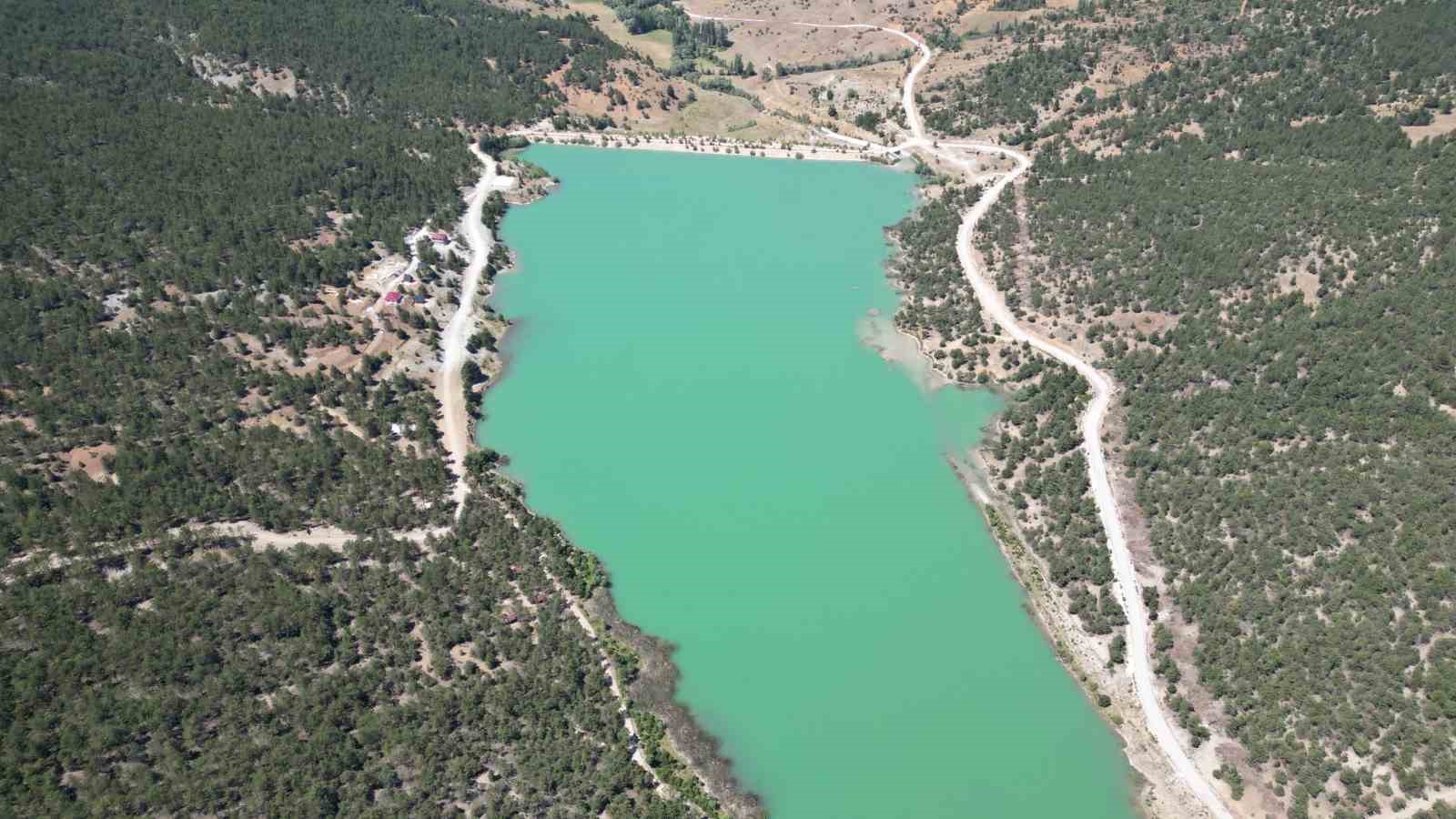 tokat-sivas-arasindaki-golet-yesilin-her-tonu-ile-ziyaretcilerini-bekliyor