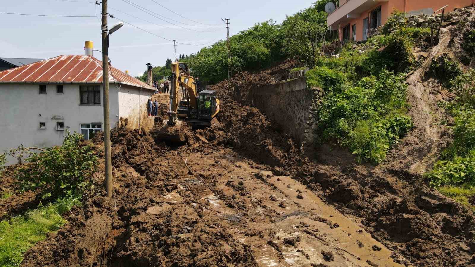 trabzonda-heyelan-5-ev-tehlike-altinda