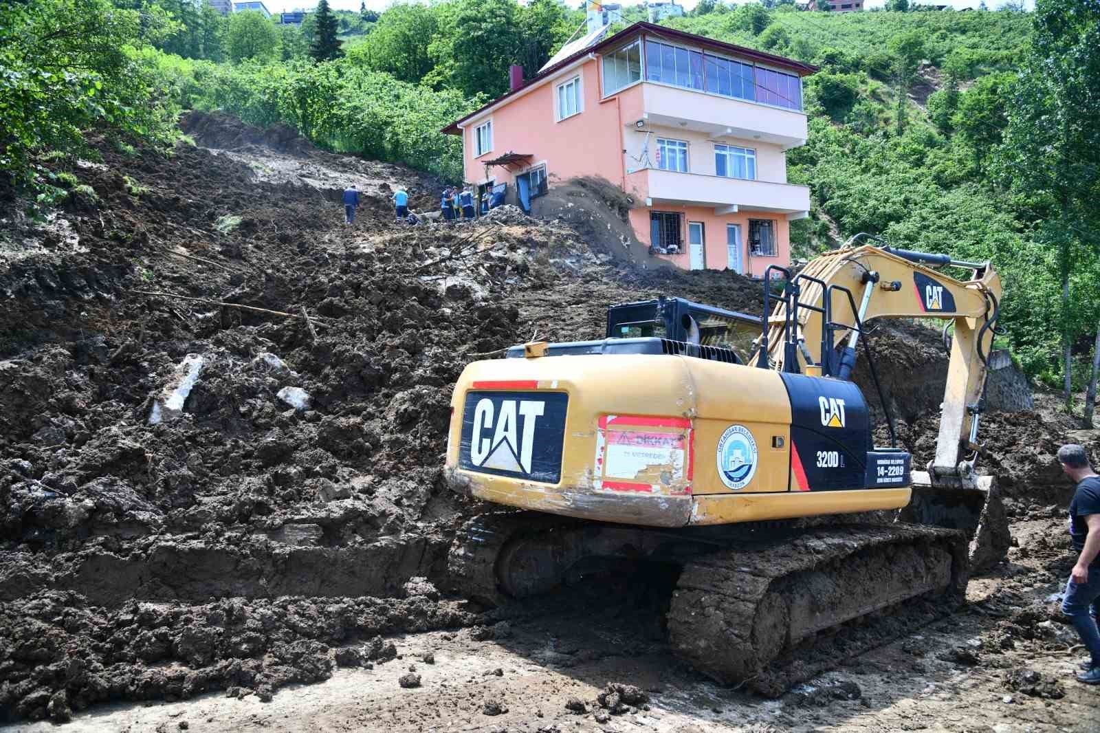 trabzonda-heyelan-5-ev-tehlike-altinda
