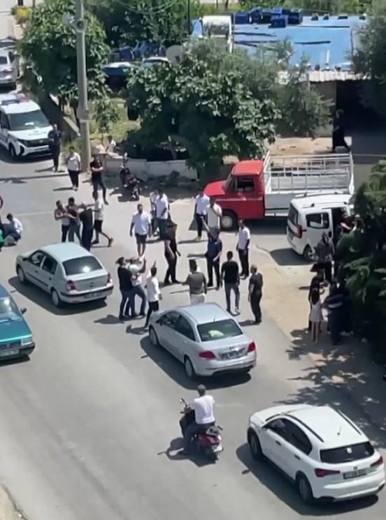 trafik-kazasinda-sonra-cikan-kavgayi-polis-havaya-ates-ederek-ayirabildi