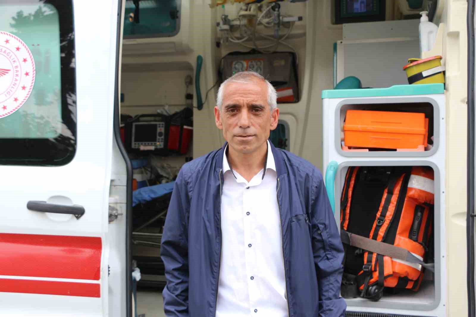 urettigi-balin-lezzetine-kandi-deli-bal-hastanelik-etti