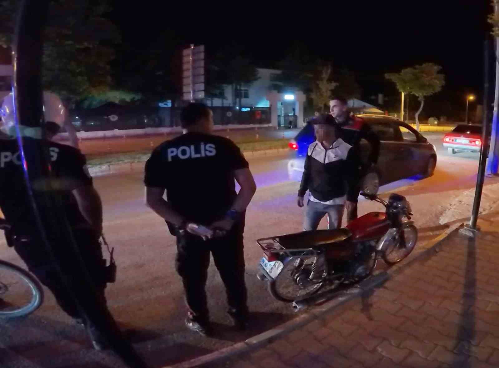 yasal-sinirin-16-kat-ustunde-alkollu-cikan-surucu-ne-polisi-dinledi-ne-de-saglikcilari