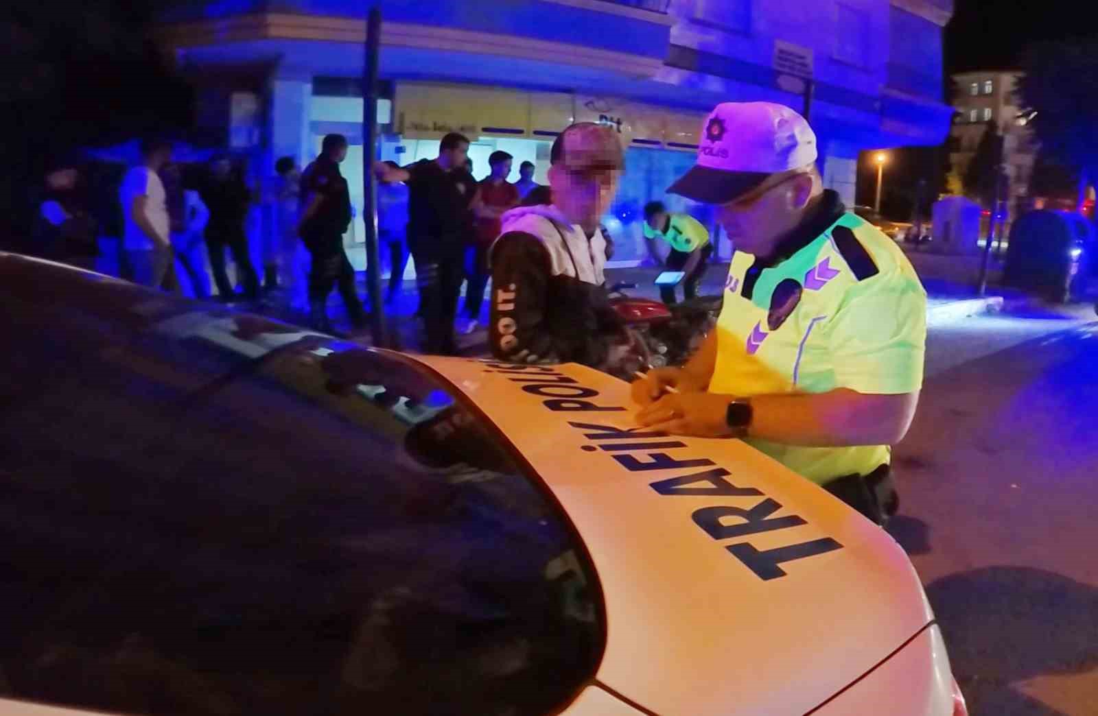 yasal-sinirin-16-kat-ustunde-alkollu-cikan-surucu-ne-polisi-dinledi-ne-de-saglikcilari