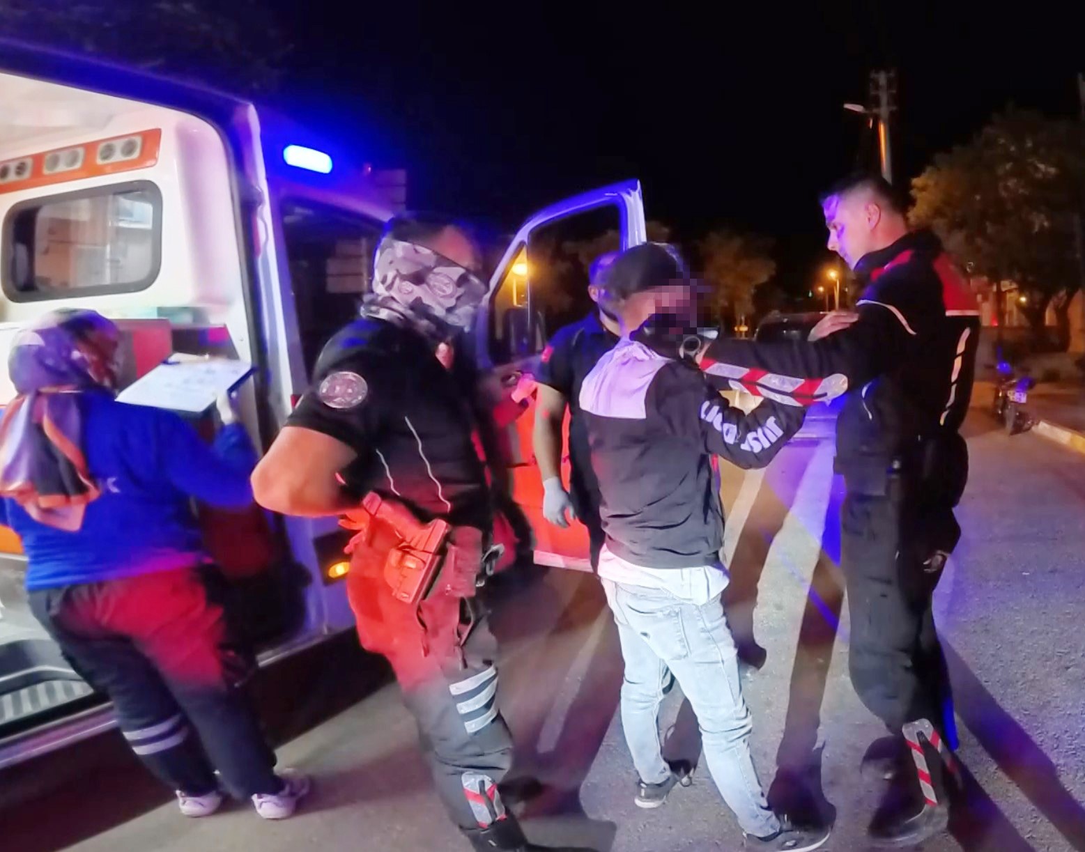yasal-sinirin-16-kat-ustunde-alkollu-cikan-surucu-ne-polisi-dinledi-ne-de-saglikcilari