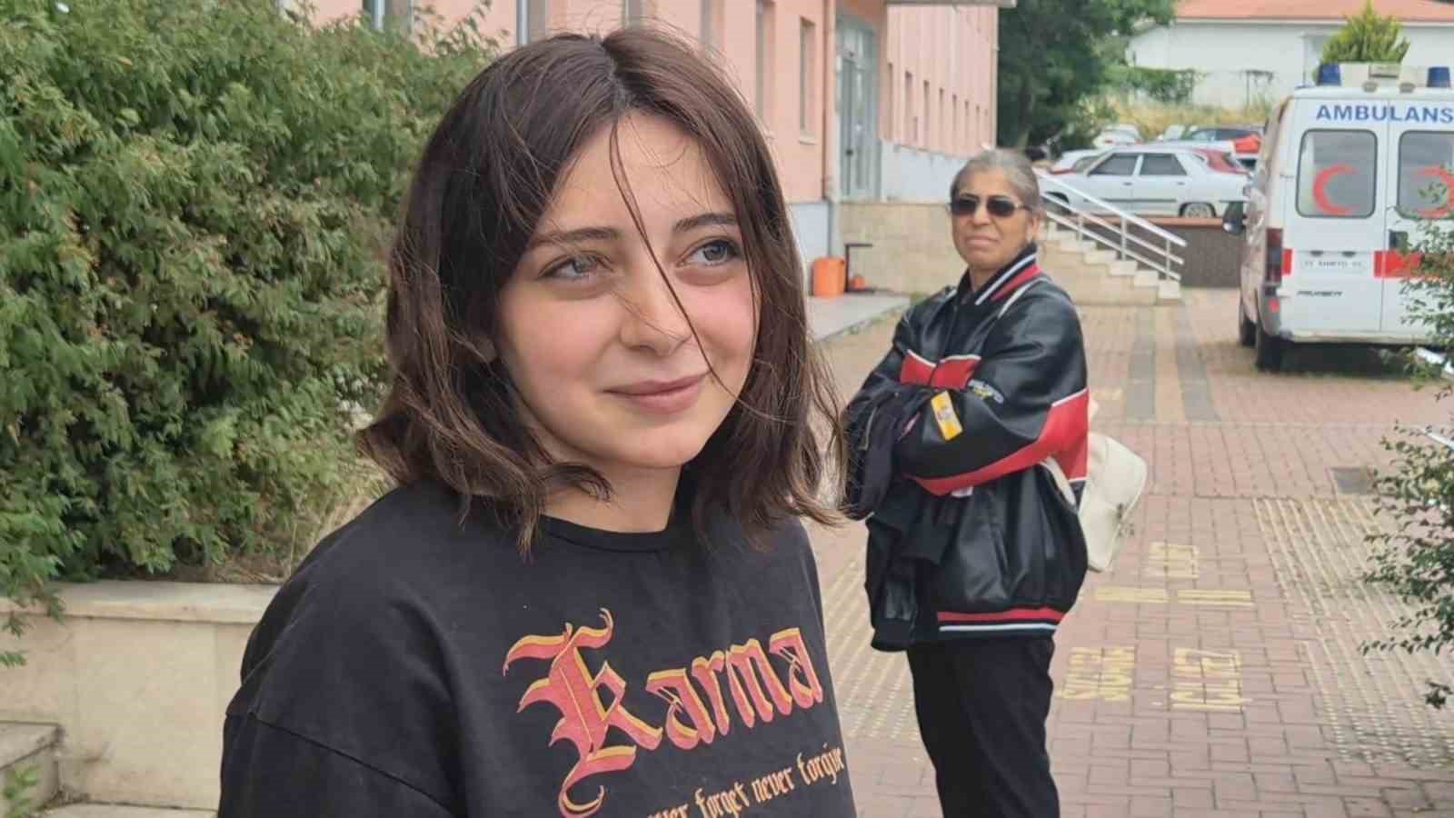 yksyi-1-dakika-ile-kaciran-elif-sosyal-medyada-gundem-oldu